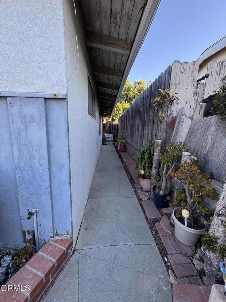 935 E Hillcrest Drive Thousand Oaks, CA 91360