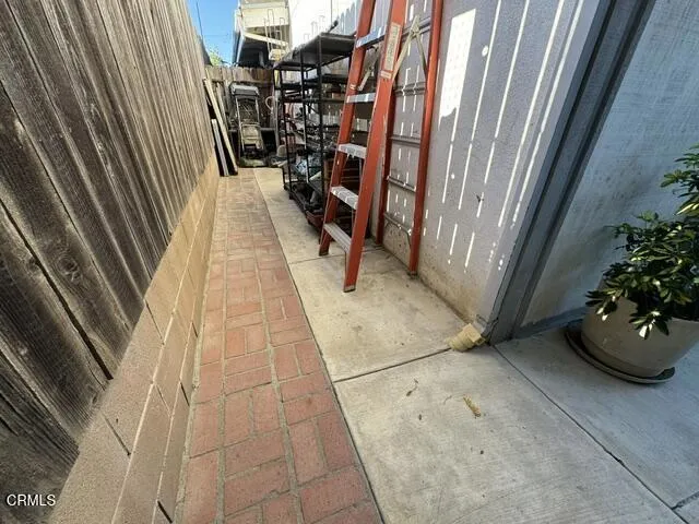 935 E Hillcrest Drive Thousand Oaks, CA 91360