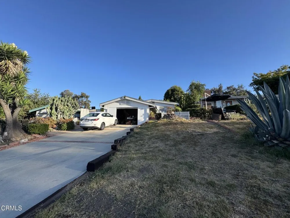 935 E Hillcrest Drive Thousand Oaks, CA 91360