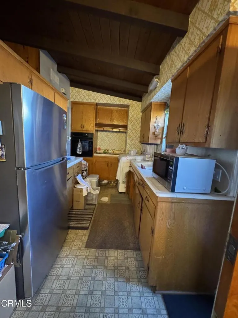 935 E Hillcrest Drive Thousand Oaks, CA 91360