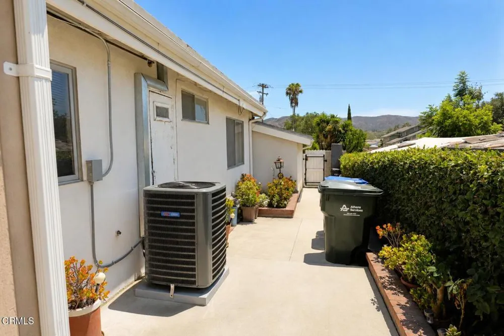 935 E Hillcrest Drive Thousand Oaks, CA 91360