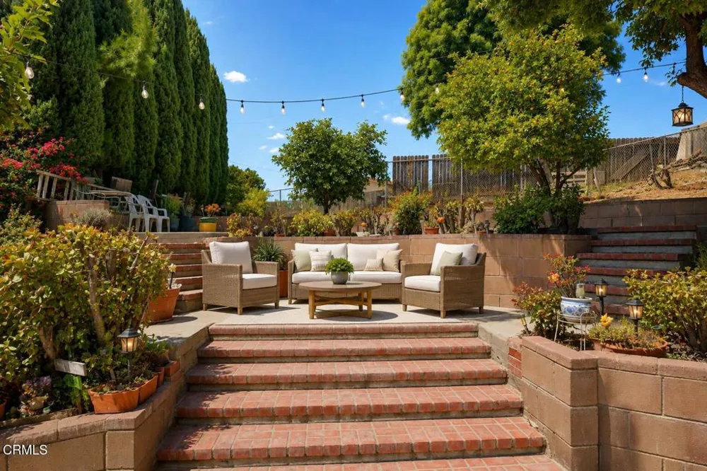 935 E Hillcrest Drive Thousand Oaks, CA 91360