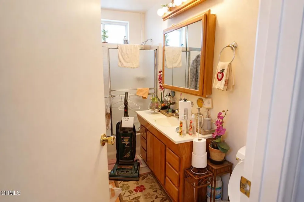 935 E Hillcrest Drive Thousand Oaks, CA 91360