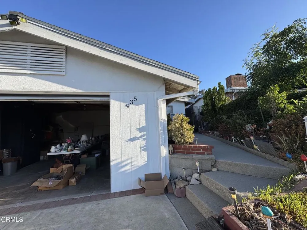 935 E Hillcrest Drive Thousand Oaks, CA 91360