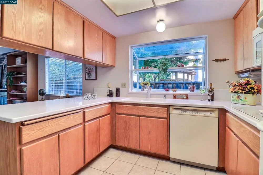 2811 Saint Joseph Dr Concord, CA 94518
