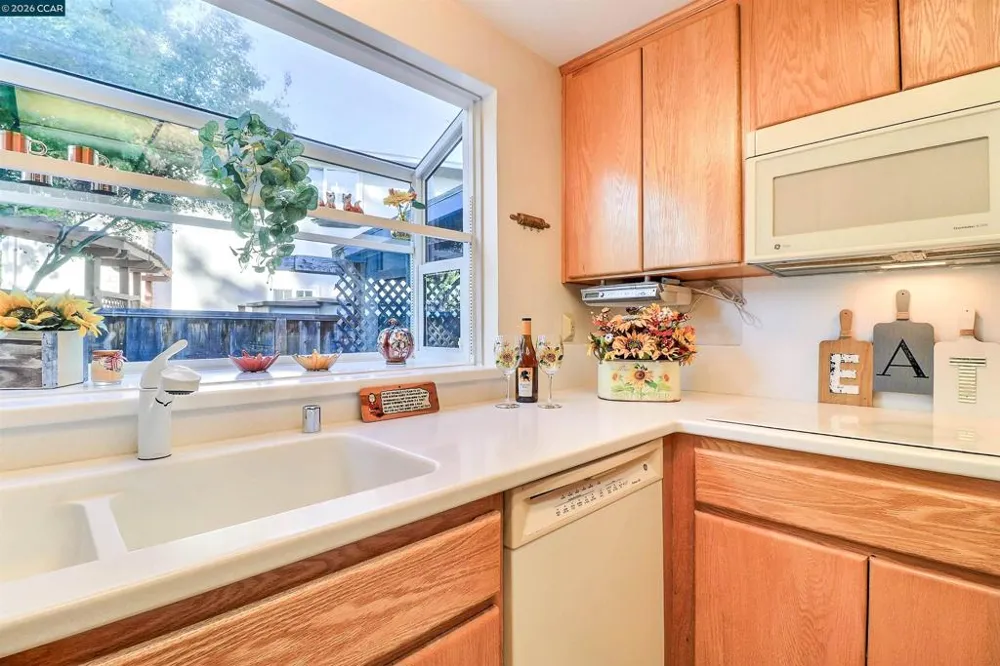 2811 Saint Joseph Dr Concord, CA 94518
