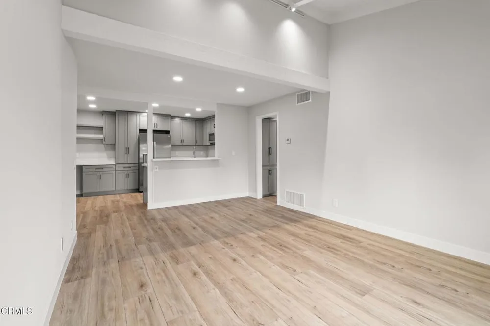 1300 Saratoga Avenue #2009 Ventura, CA 93003