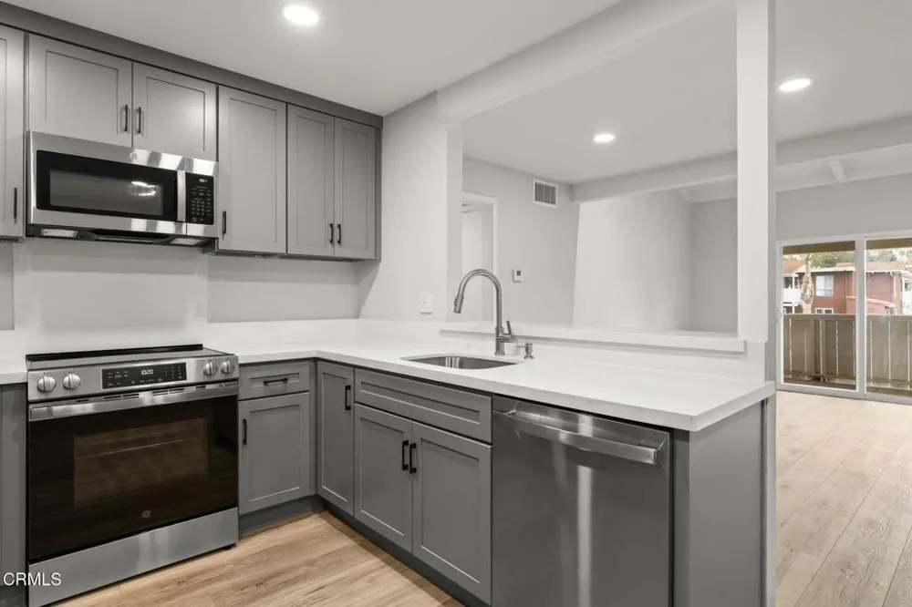 1300 Saratoga Avenue #2009 Ventura, CA 93003