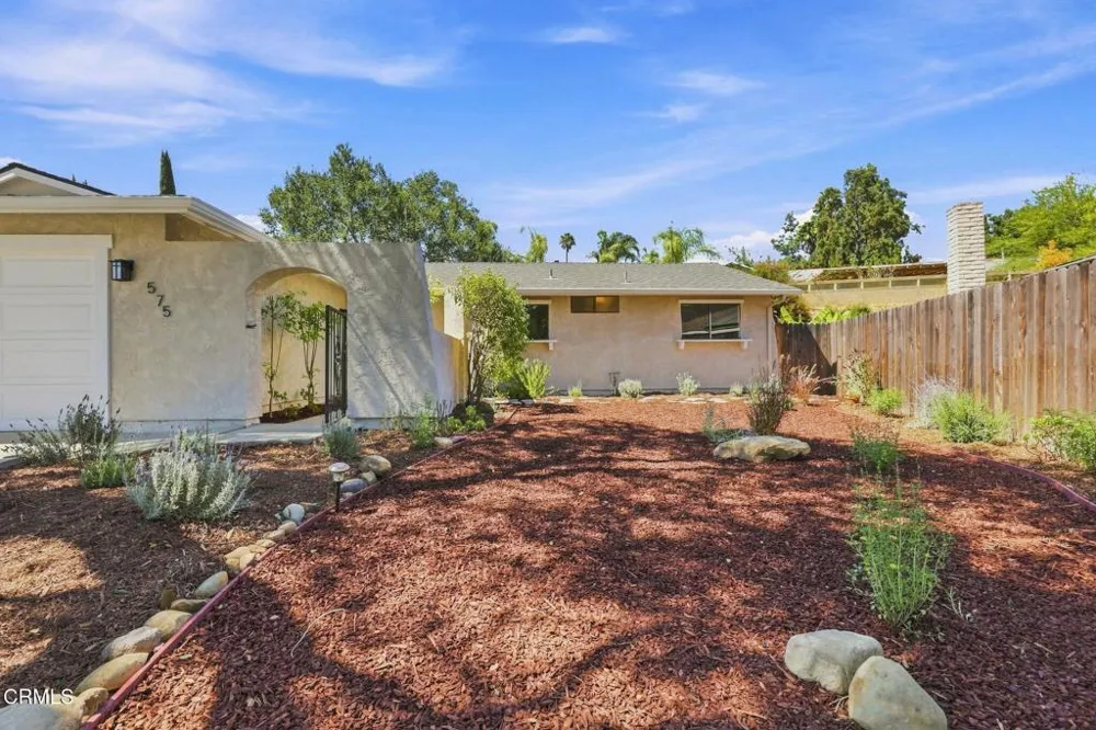 575 E Thomas Street Oak View, CA 93022
