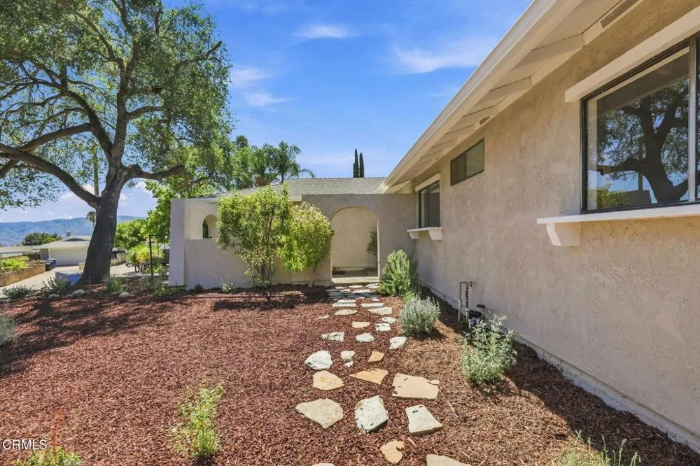 575 E Thomas Street Oak View, CA 93022