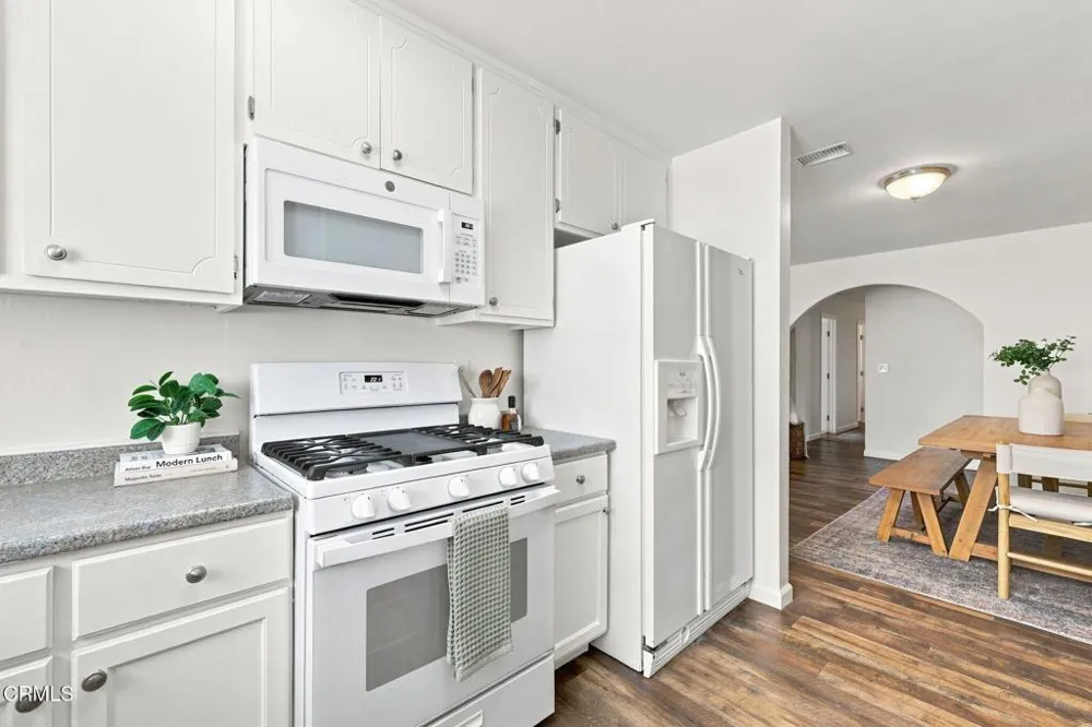 575 E Thomas Street Oak View, CA 93022