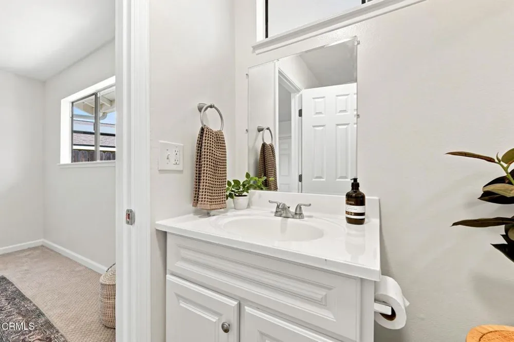 575 E Thomas Street Oak View, CA 93022