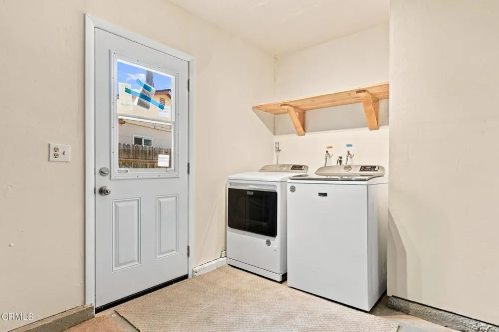575 E Thomas Street Oak View, CA 93022