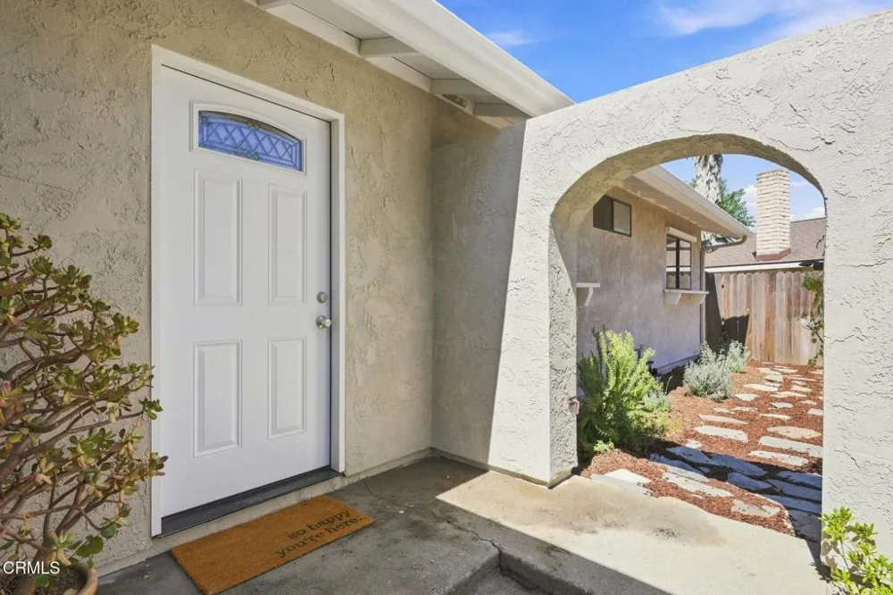 575 E Thomas Street Oak View, CA 93022