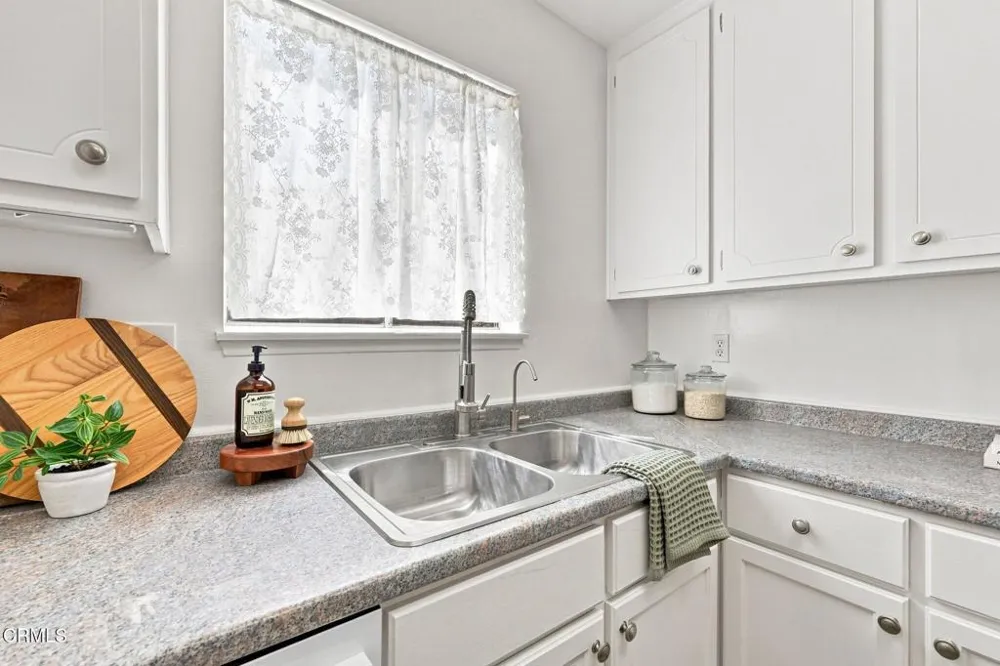 575 E Thomas Street Oak View, CA 93022