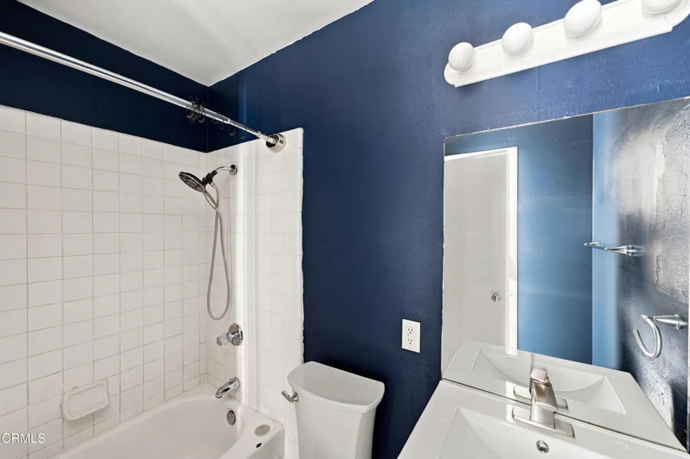 1181 Chalmette Avenue #3 Ventura, CA 93003