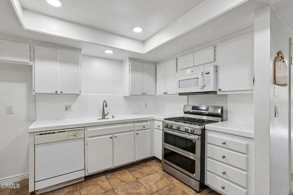 9111 Lemona Avenue #10 North Hills, CA 91343