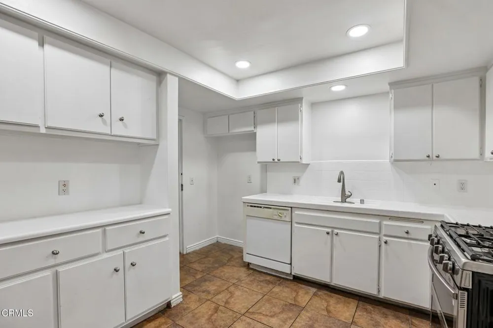 9111 Lemona Avenue #10 North Hills, CA 91343