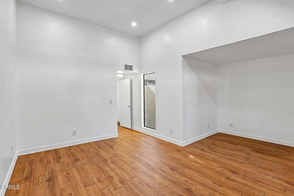9111 Lemona Avenue #10 North Hills, CA 91343