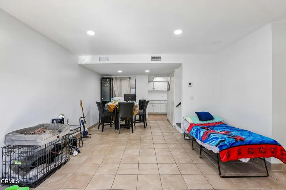 9111 Lemona Avenue #10 North Hills, CA 91343