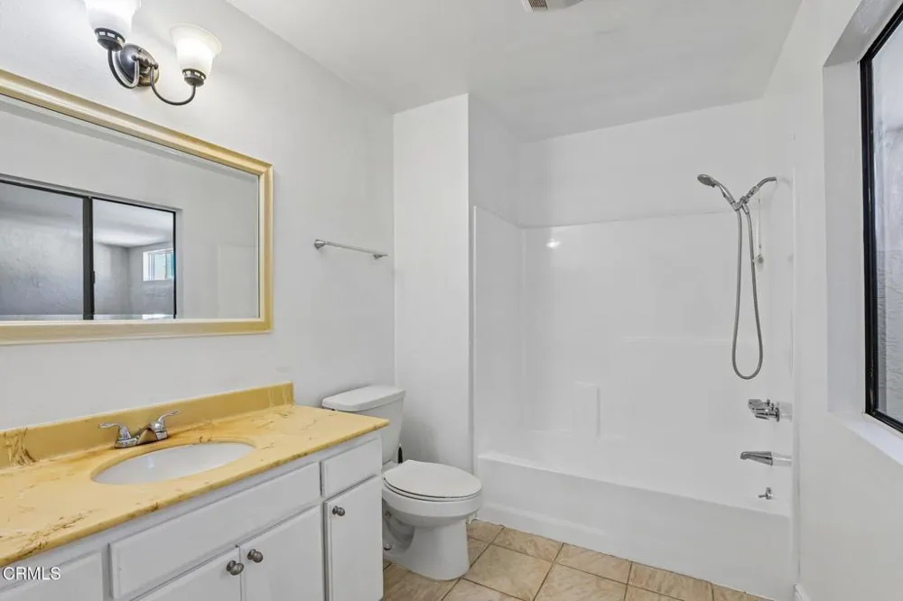 9111 Lemona Avenue #10 North Hills, CA 91343