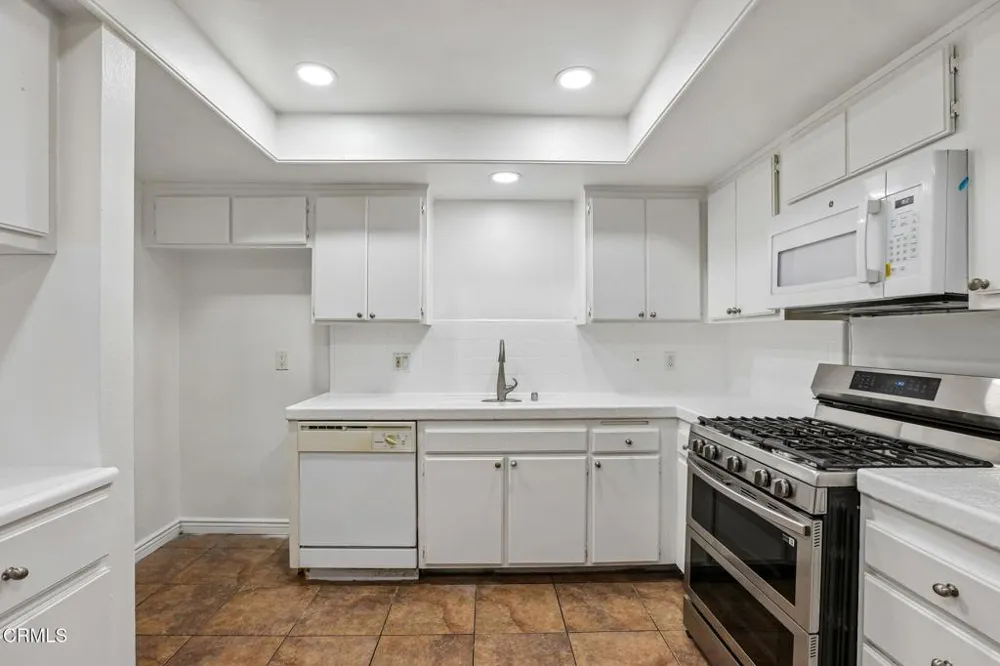 9111 Lemona Avenue #10 North Hills, CA 91343