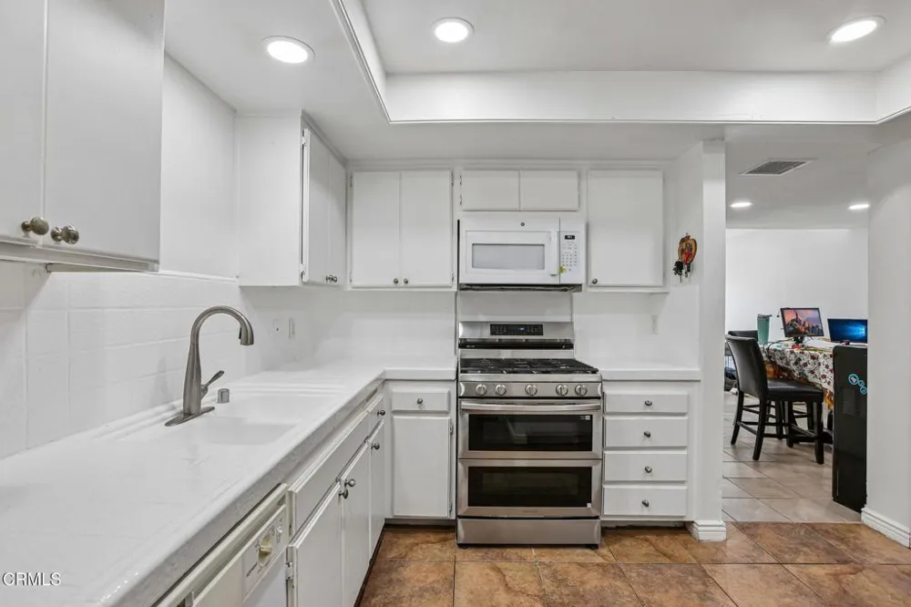 9111 Lemona Avenue #10 North Hills, CA 91343