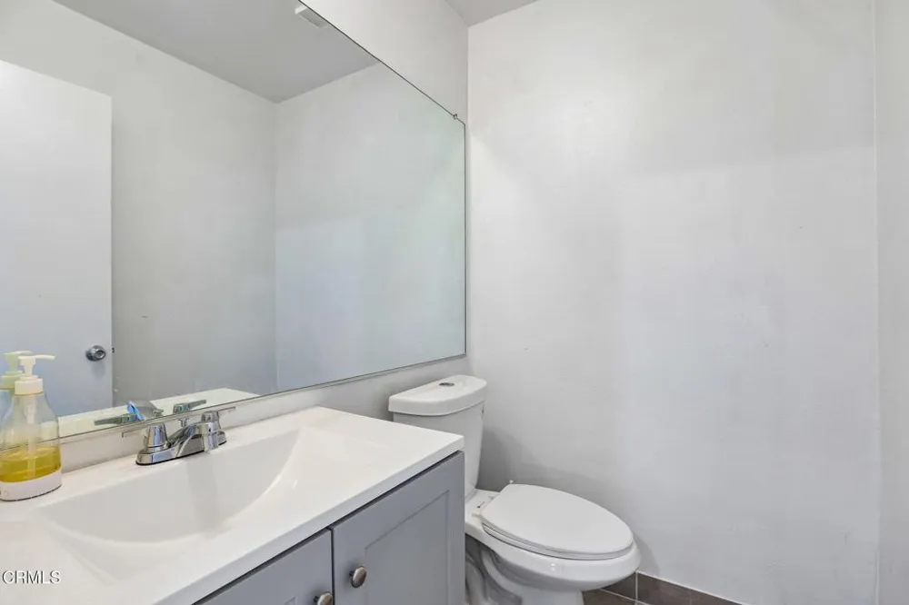 9111 Lemona Avenue #10 North Hills, CA 91343
