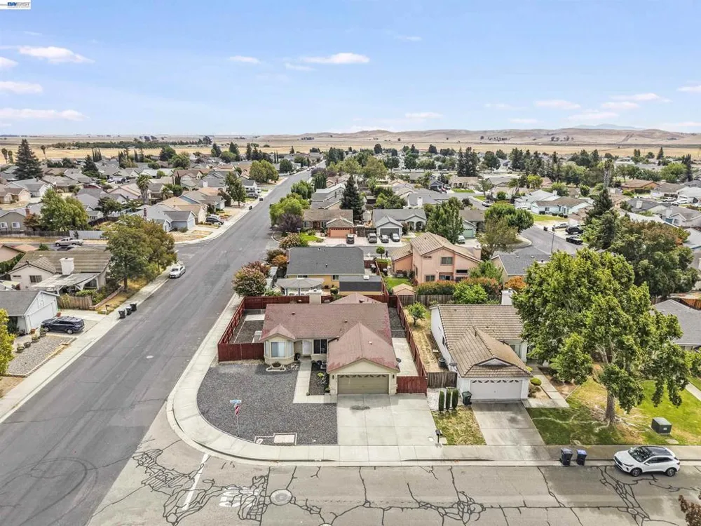 1618 Paseo Flores Dr Suisun City, CA 94585