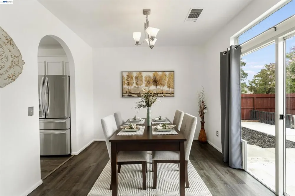 1618 Paseo Flores Dr Suisun City, CA 94585