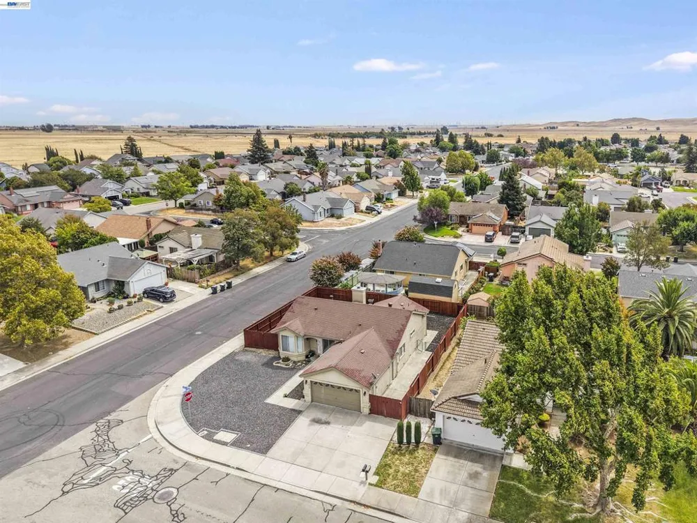 1618 Paseo Flores Dr Suisun City, CA 94585