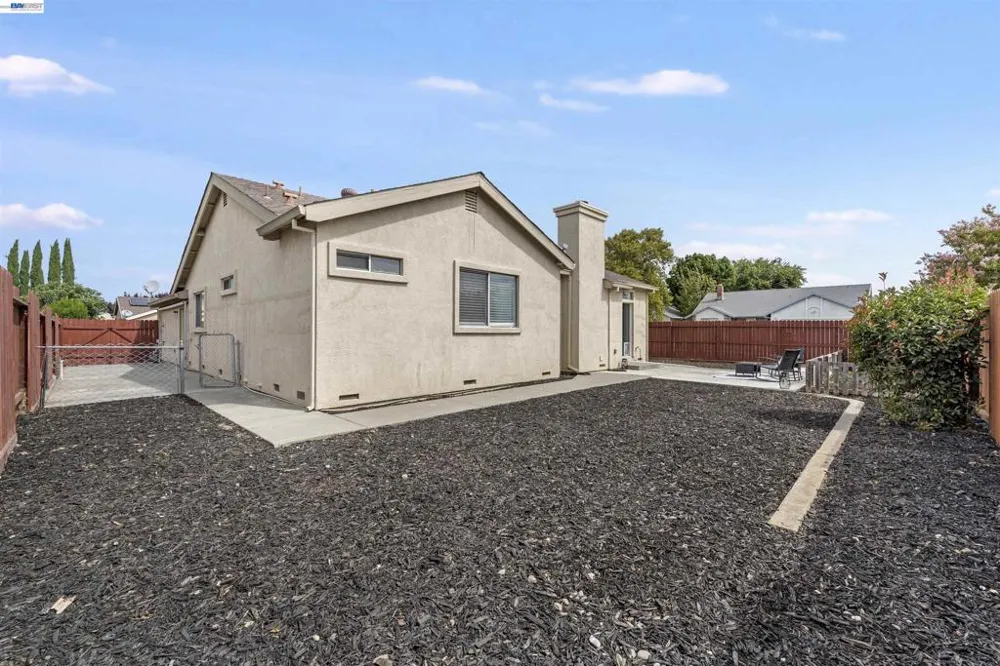 1618 Paseo Flores Dr Suisun City, CA 94585