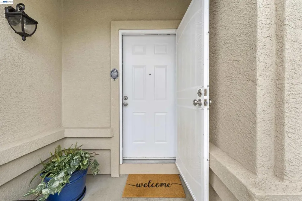 1618 Paseo Flores Dr Suisun City, CA 94585