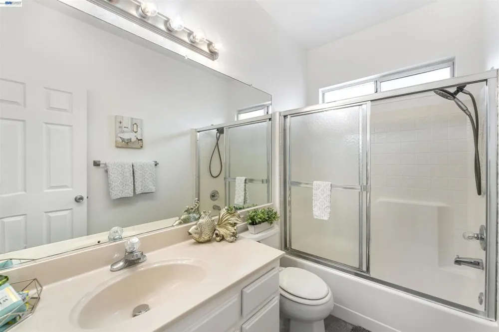 1618 Paseo Flores Dr Suisun City, CA 94585