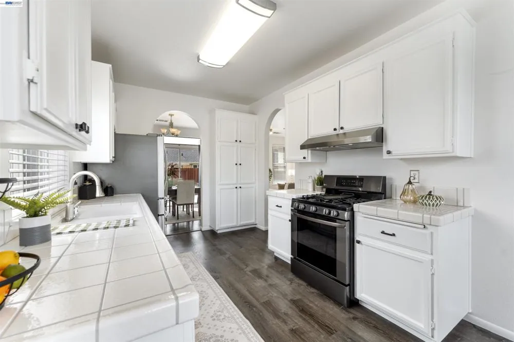 1618 Paseo Flores Dr Suisun City, CA 94585