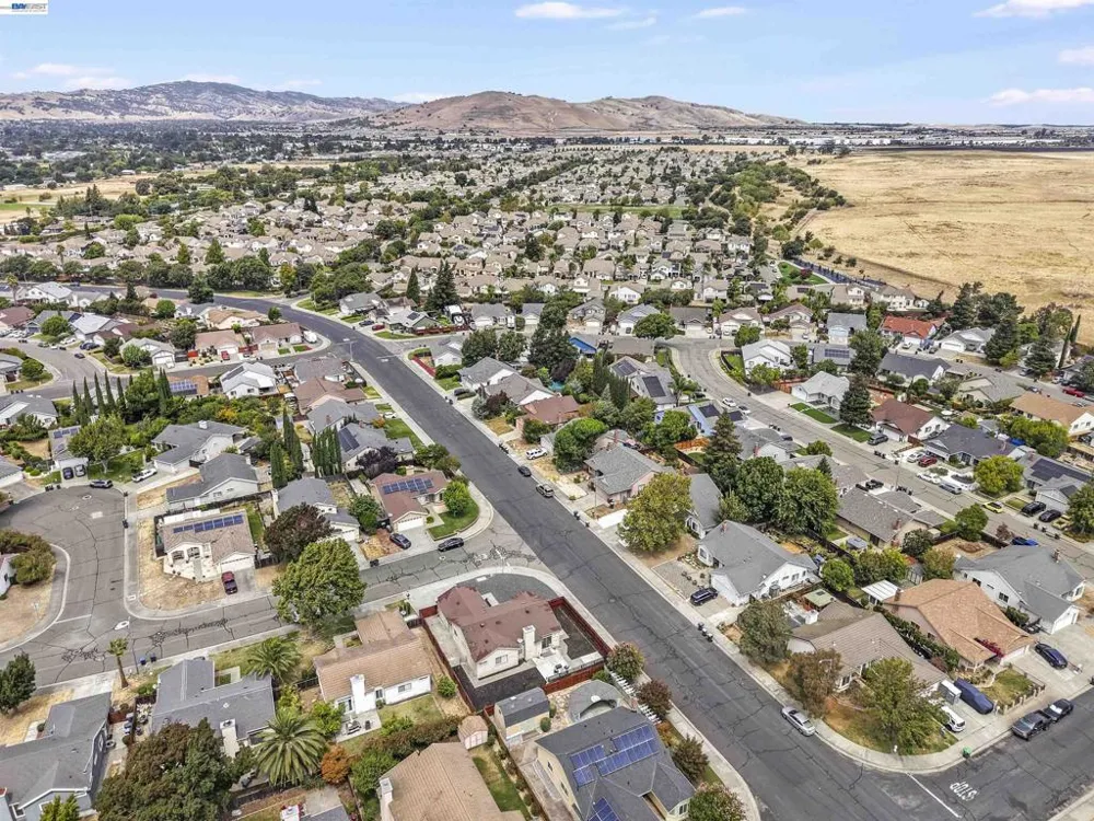 1618 Paseo Flores Dr Suisun City, CA 94585
