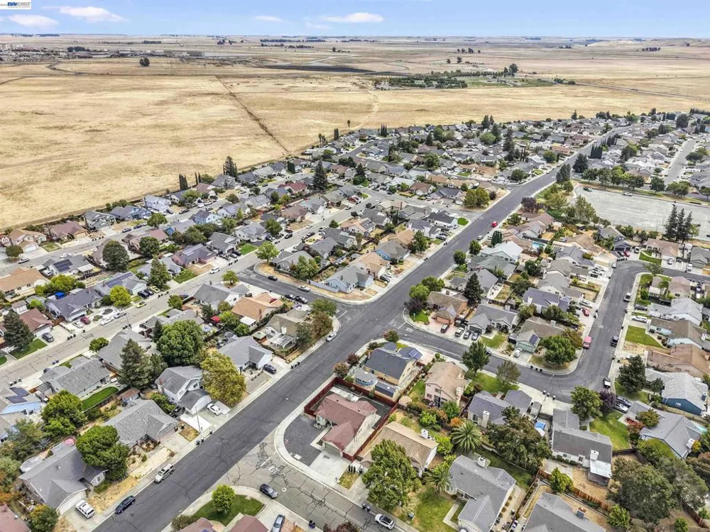 1618 Paseo Flores Dr Suisun City, CA 94585