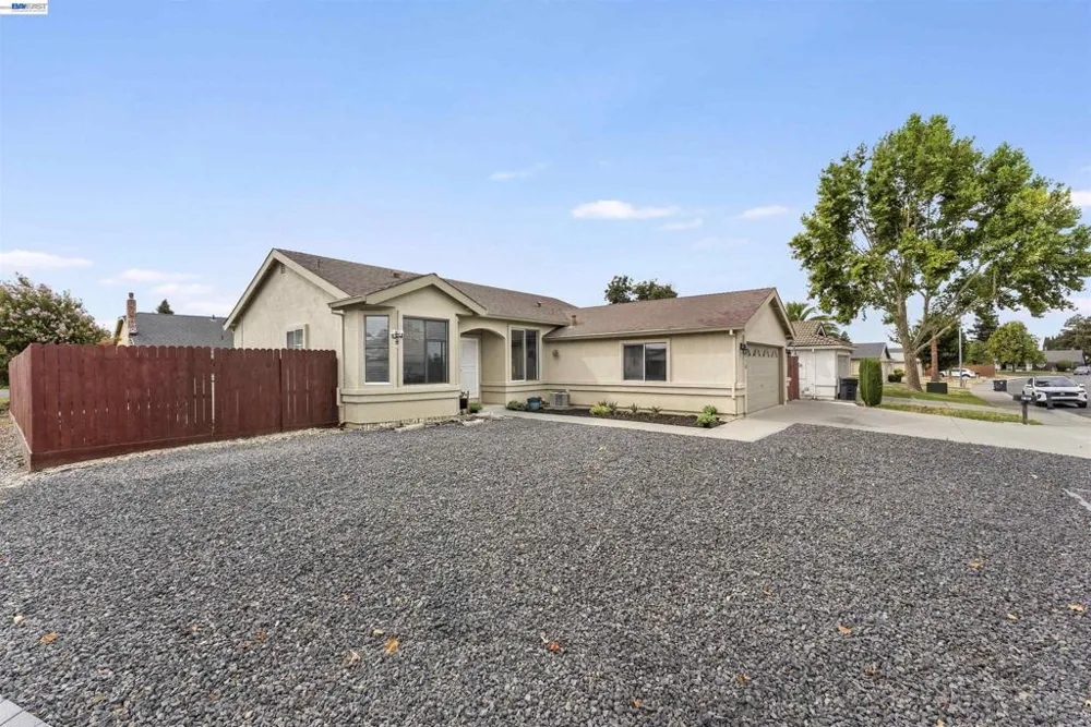1618 Paseo Flores Dr Suisun City, CA 94585