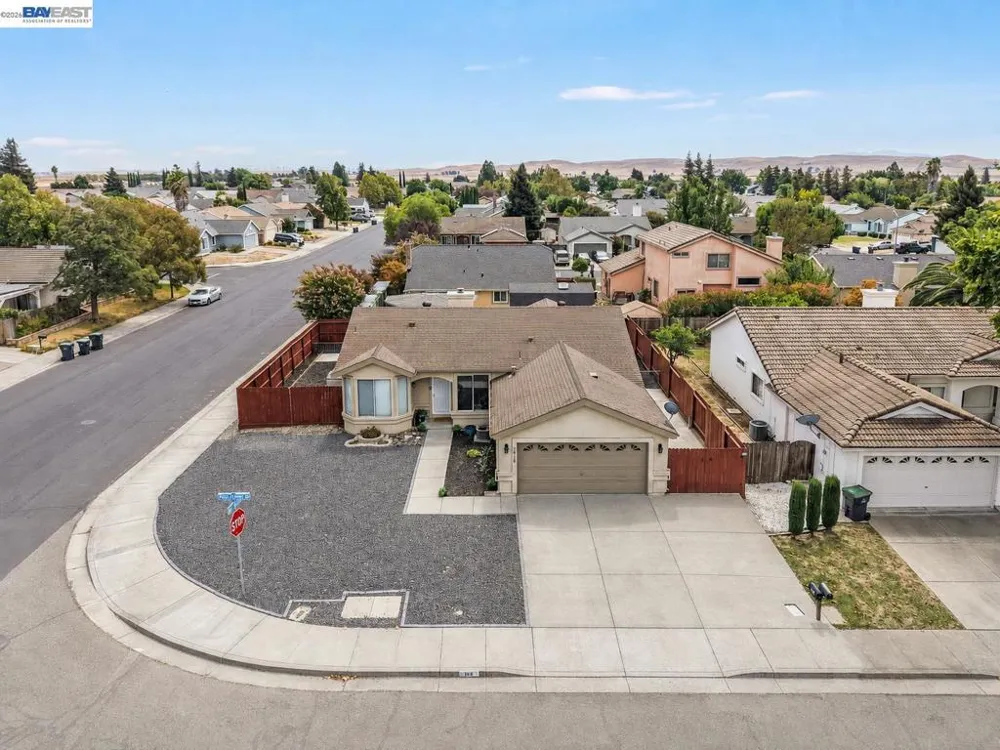 1618 Paseo Flores Dr Suisun City, CA 94585