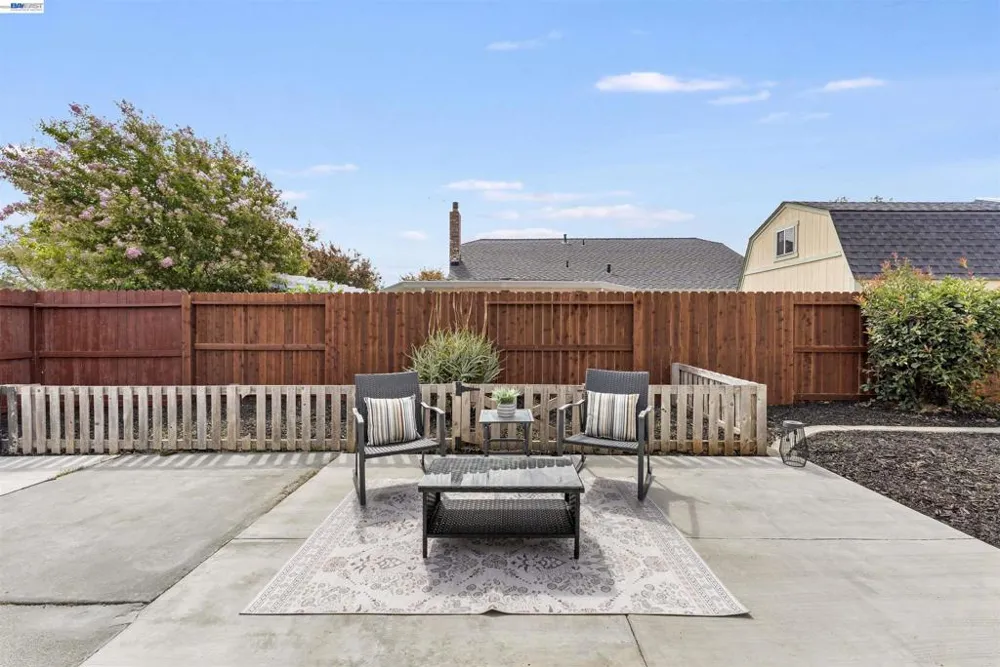 1618 Paseo Flores Dr Suisun City, CA 94585