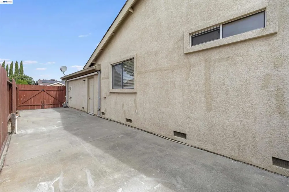 1618 Paseo Flores Dr Suisun City, CA 94585