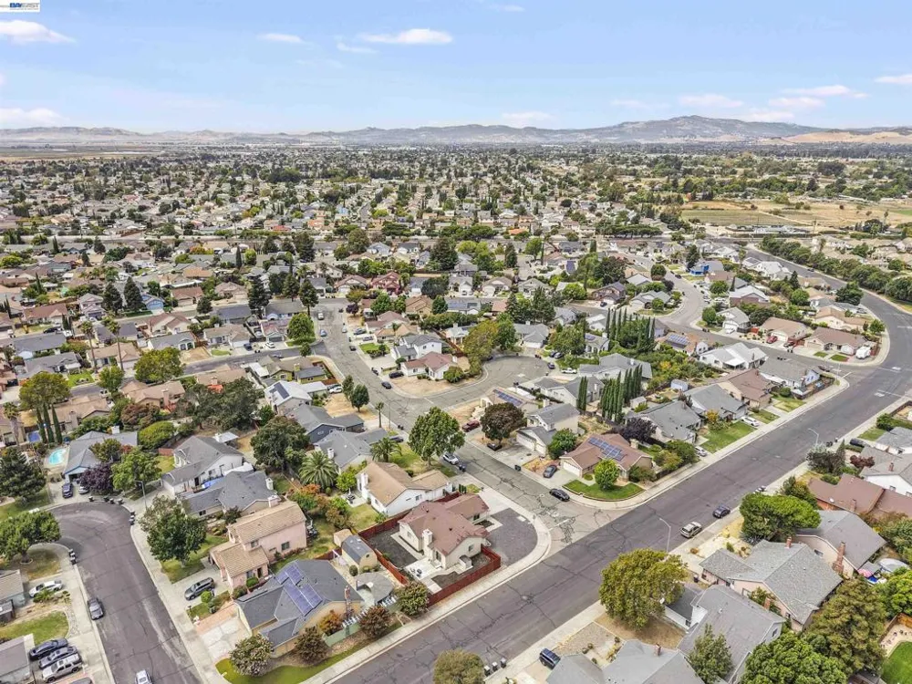 1618 Paseo Flores Dr Suisun City, CA 94585
