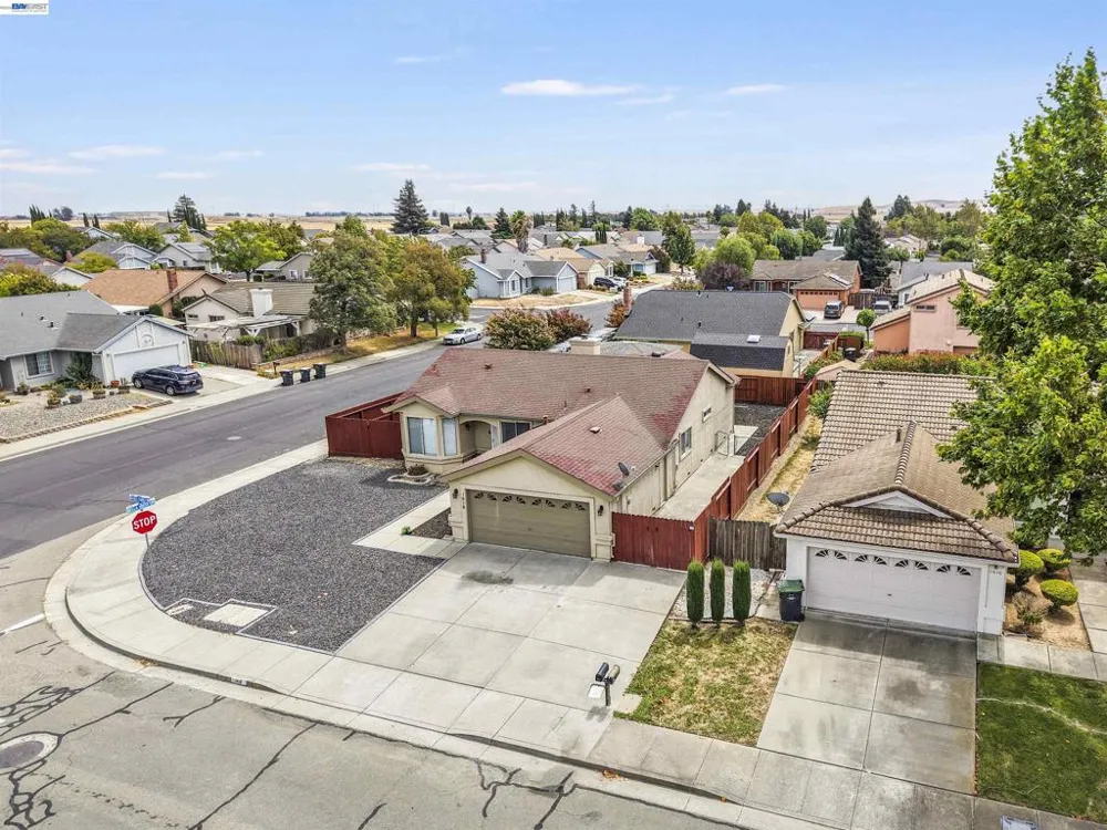 1618 Paseo Flores Dr Suisun City, CA 94585