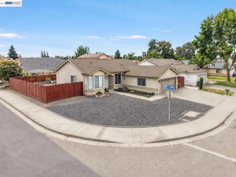 1618 Paseo Flores Dr Suisun City, CA 94585