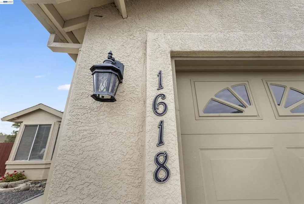 1618 Paseo Flores Dr Suisun City, CA 94585