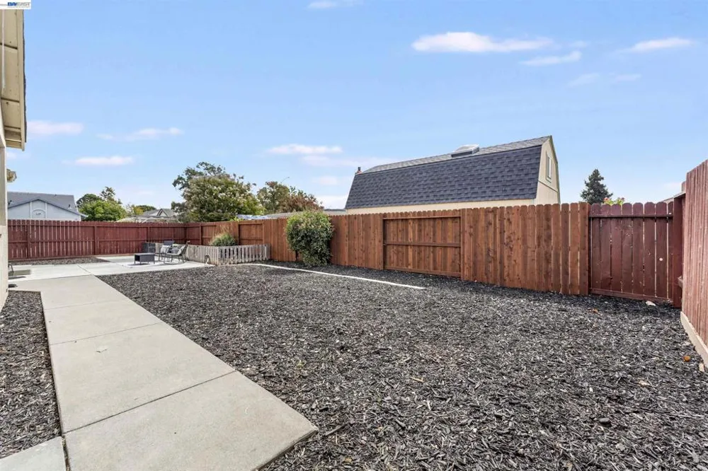 1618 Paseo Flores Dr Suisun City, CA 94585