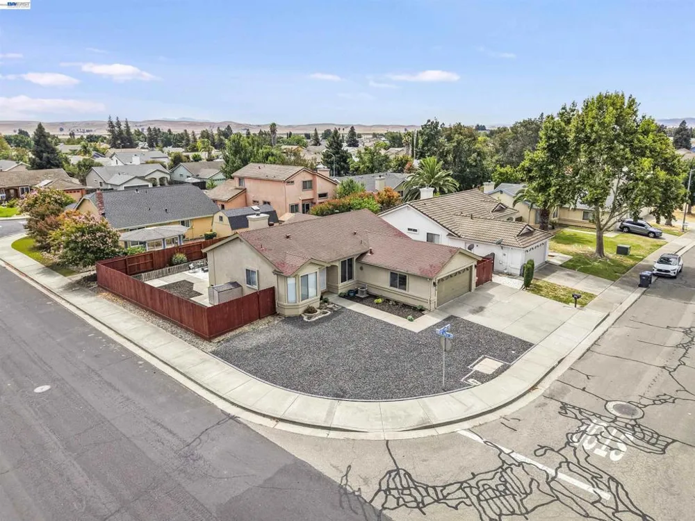 1618 Paseo Flores Dr Suisun City, CA 94585