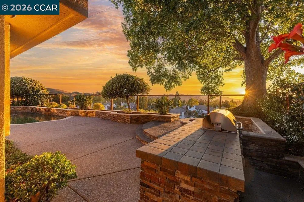 318 Sunset Dr Danville, CA 94506