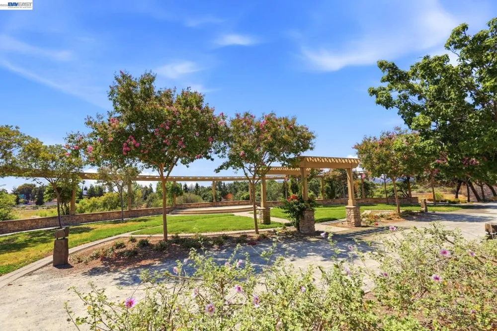 3943 Summit Rd Dublin, CA 94568