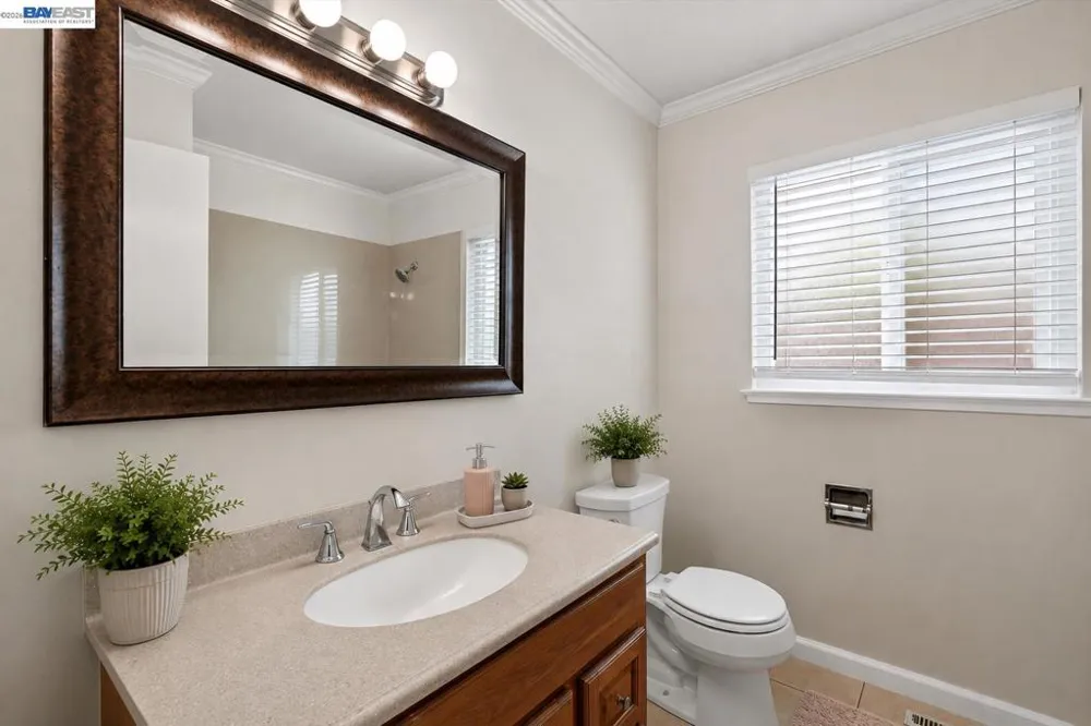 5279 Eggers Dr Fremont, CA 94536